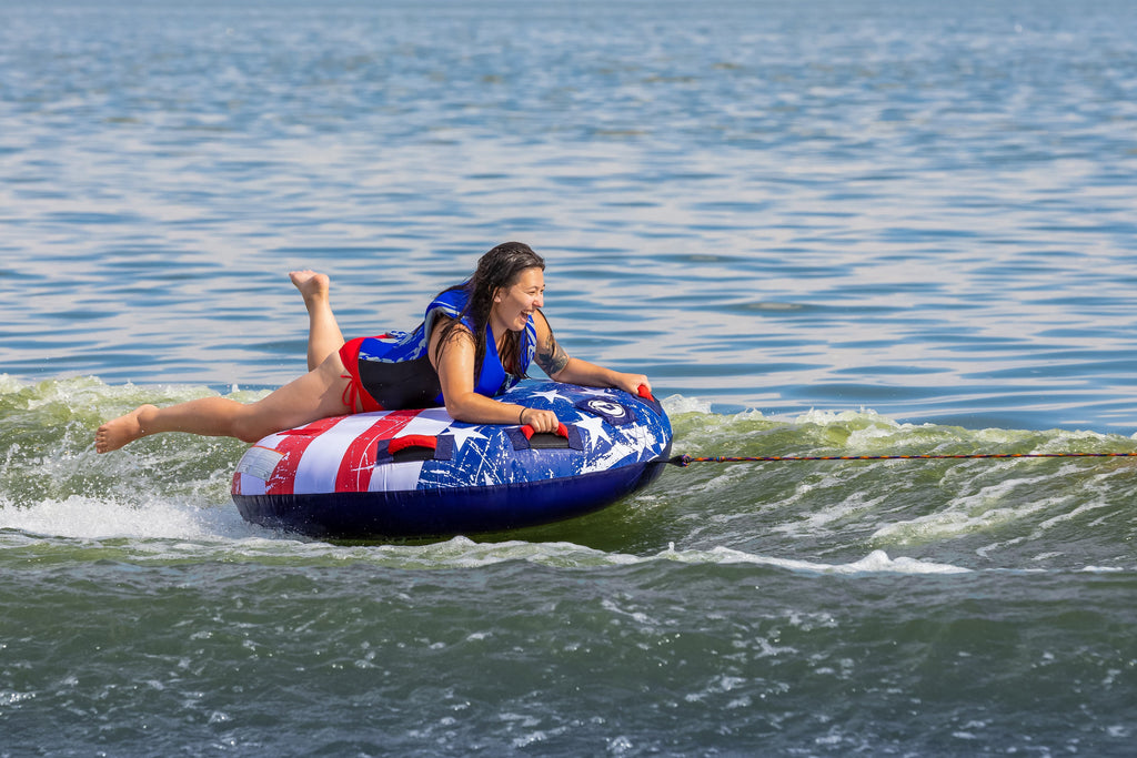 Stars & Stripes Kit | 1 Rider Towable Tube, Pump, Seil zum Bootfahren